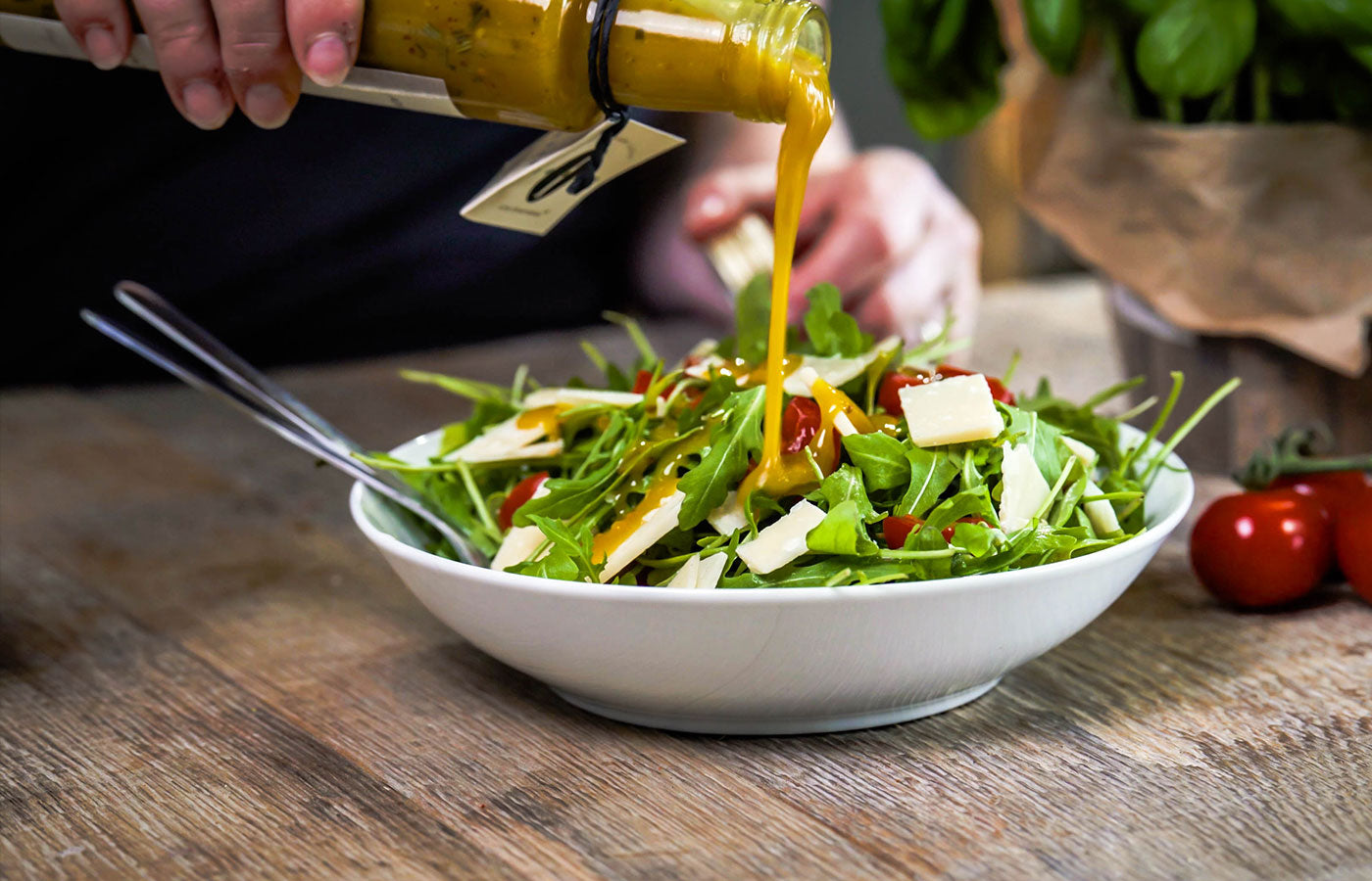 RUCOLA SALAT MIT ORANGENDRESSING UND ROSMARIN